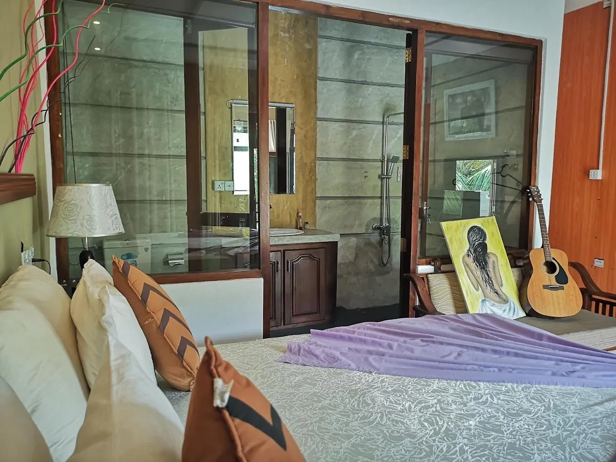 ***  נגומבו Serendib Village Guest House סרי לנקה